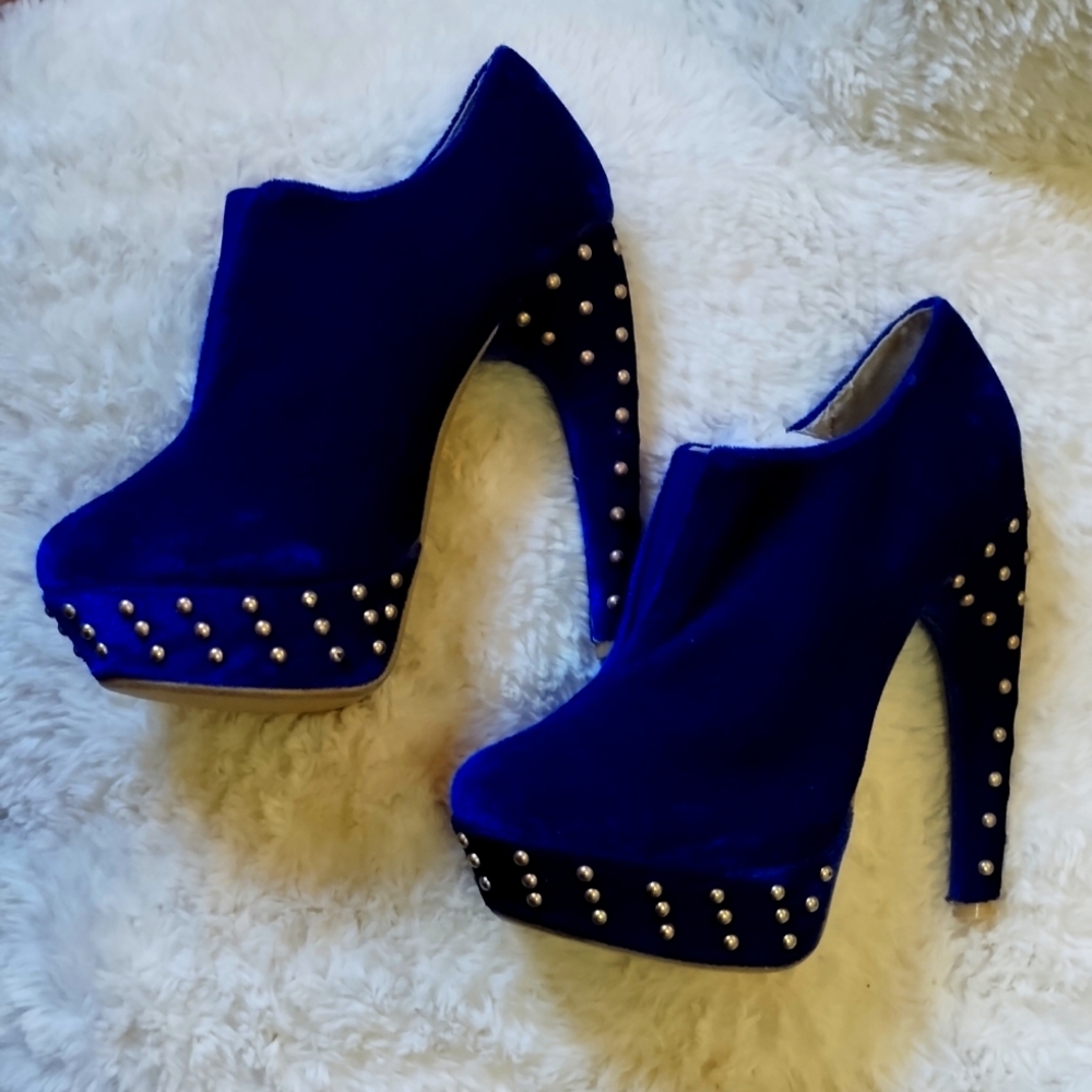 NEW FRH BLUE VELVET GOLD STUDDED PLATFORM HEELS